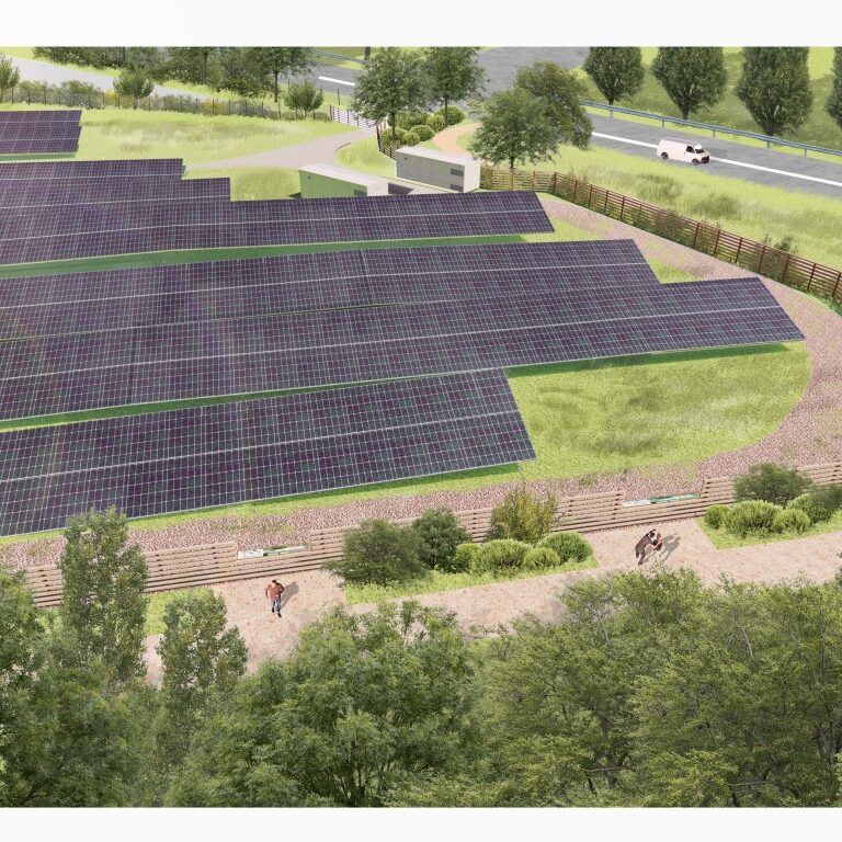 Saumur – vue sur les panneaux photovoltaïques intégrés au paysage de la vallée du Thouet.