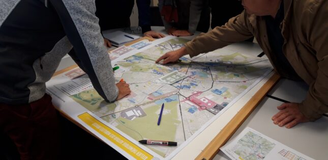 Concertation avec les habitants autour du projet d’aménagement à Baugé-en-Anjou.