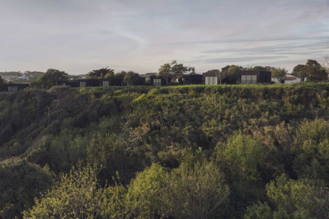 BonjourSauvage — hébergements sur la falaise